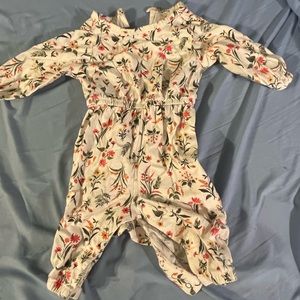 0-3 MONTH OLD NAVY FLORAL JUMSUIT